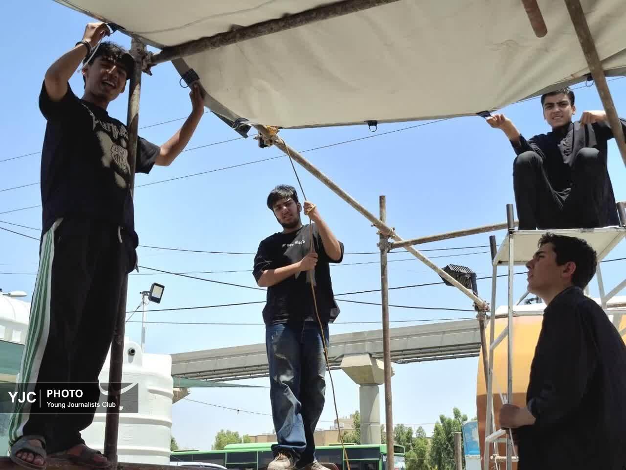 پذیرایی از زائران پیکر مطهر رهبر شهید در قاب دوربین