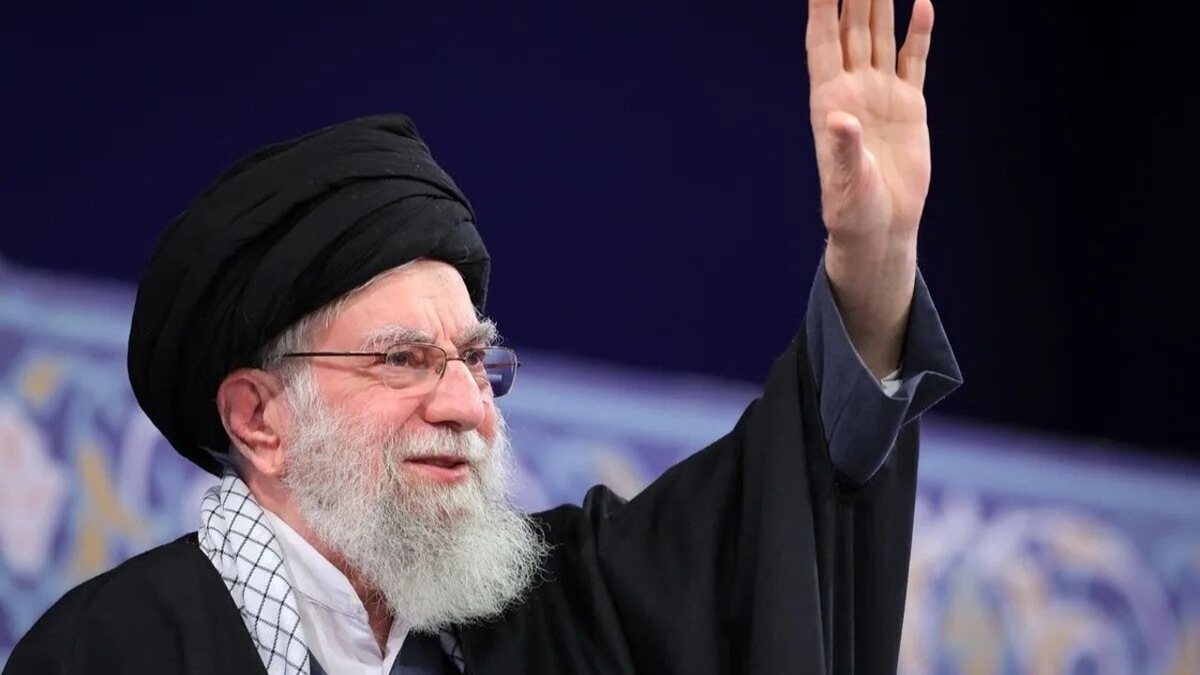 حضور پرشور زائران رهبر شهید انقلاب در خیابان امام رضا(ع) مشهد + فیلم