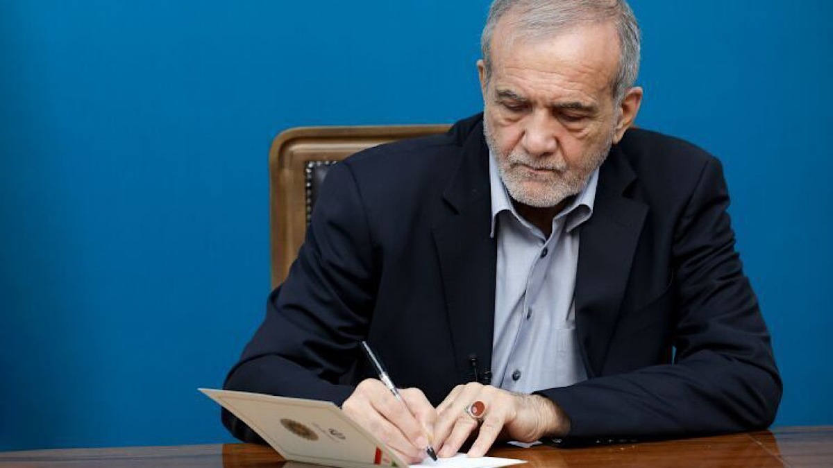 باشگاه خبرنگاران -رئیس جمهور از حضور سران برخی کشورها در مراسم تشییع رهبر شهید قدردانی کرد