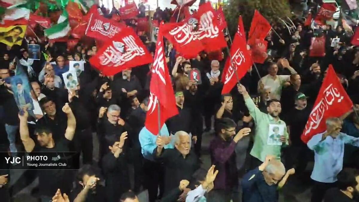 باشگاه خبرنگاران -حضور گسترده مردم در خیابان انقلاب  خرم آباد همزمان با تشییع پیکر امام شهید امت + فیلم