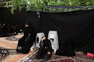 روضه‌خوانی سنتی در خانه نوغانی‌ها؛ تداوم سنت‌های عزاداری در مشهد