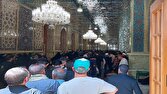 صف طولانی زائران حرم رضوی برای حضور بر مزار مطهر «آقای شهید ایران»