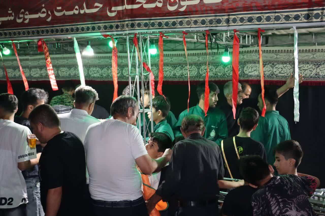گوشههایی از همدلی مردم انقلابی ماهدشت در تجمعات شبانه گوشههایی از همدلی مردم انقلابی ماهدشت در تجمعات شبانه