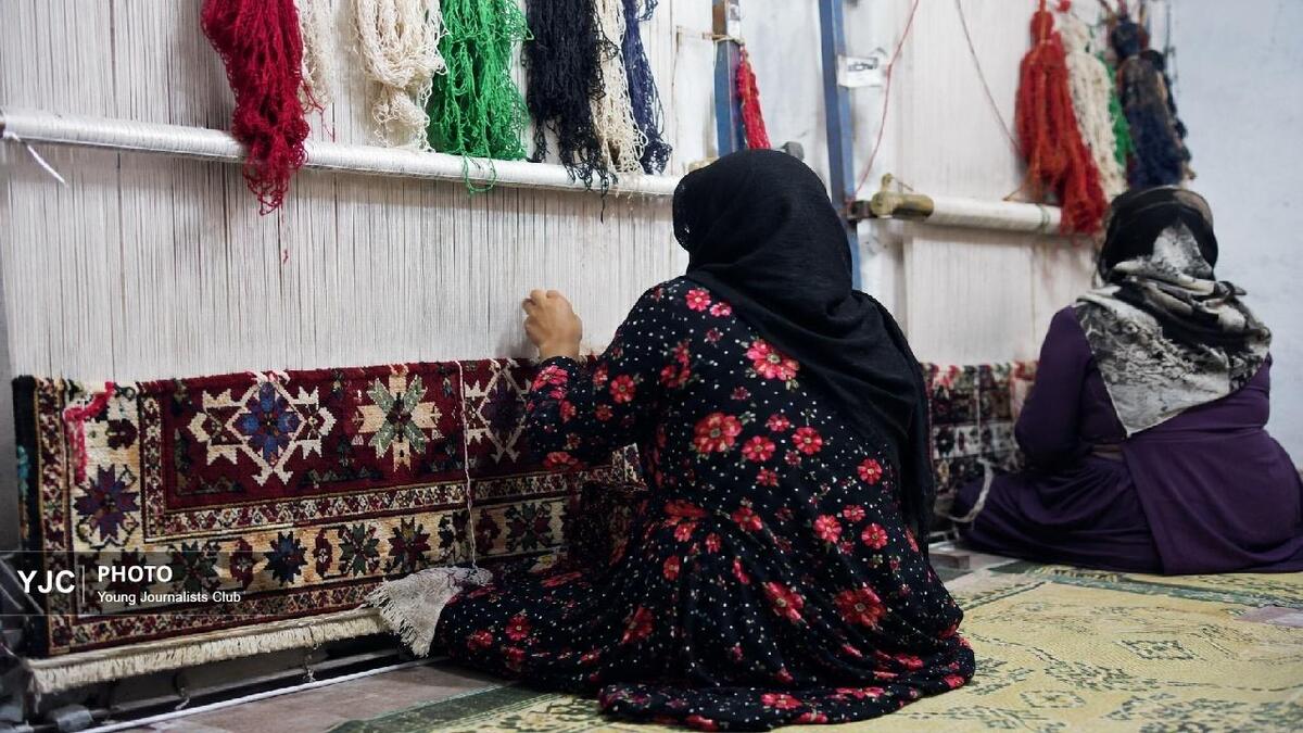 باشگاه خبرنگاران -گره‌هایی به رنگ عشق؛ زنان اندیمشکی که میراث ایران را زنده نگه داشته‌اند