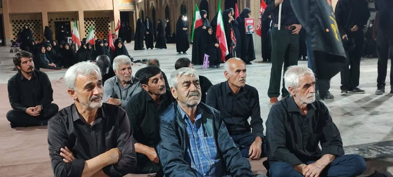 شور و حال حماسی صالح آباد در میدان انقلاب شور و حال حماسی صالح آباد در میدان انقلاب