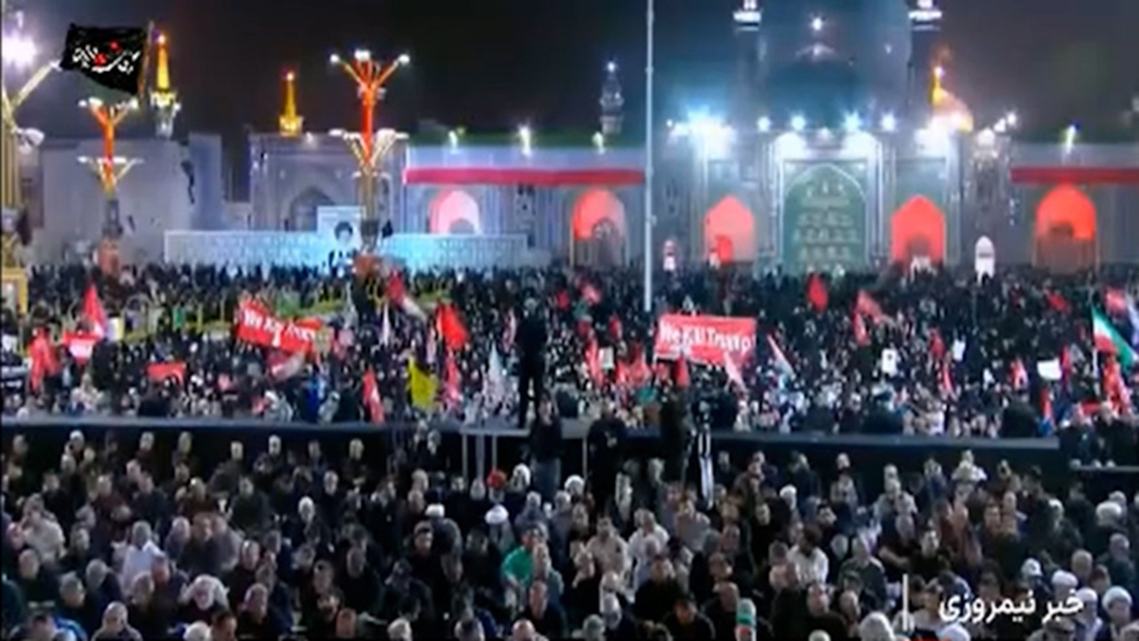 سومین شب مراسم بزرگداشت رهبر شهید انقلاب در حرم رضوی + فیلم