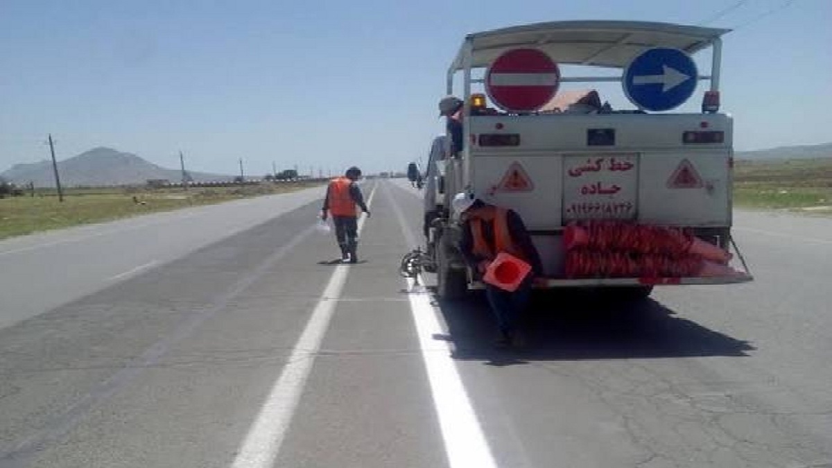 باشگاه خبرنگاران -آغاز اجرای عملیات خط‌کشی در محورهای مواصلاتی آذربایجان غربی/ رانندگان همکاری کنند
