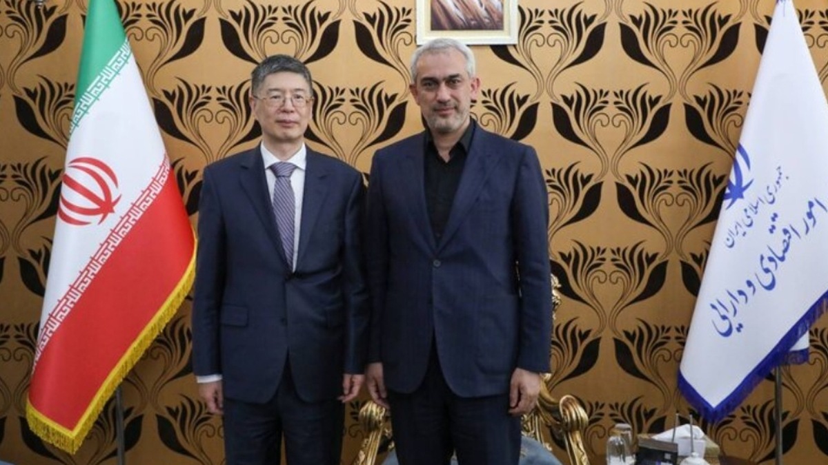 سرگردانی خودرو‌ها در سیل ویرانگر شمال‌شرق چین + فیلم