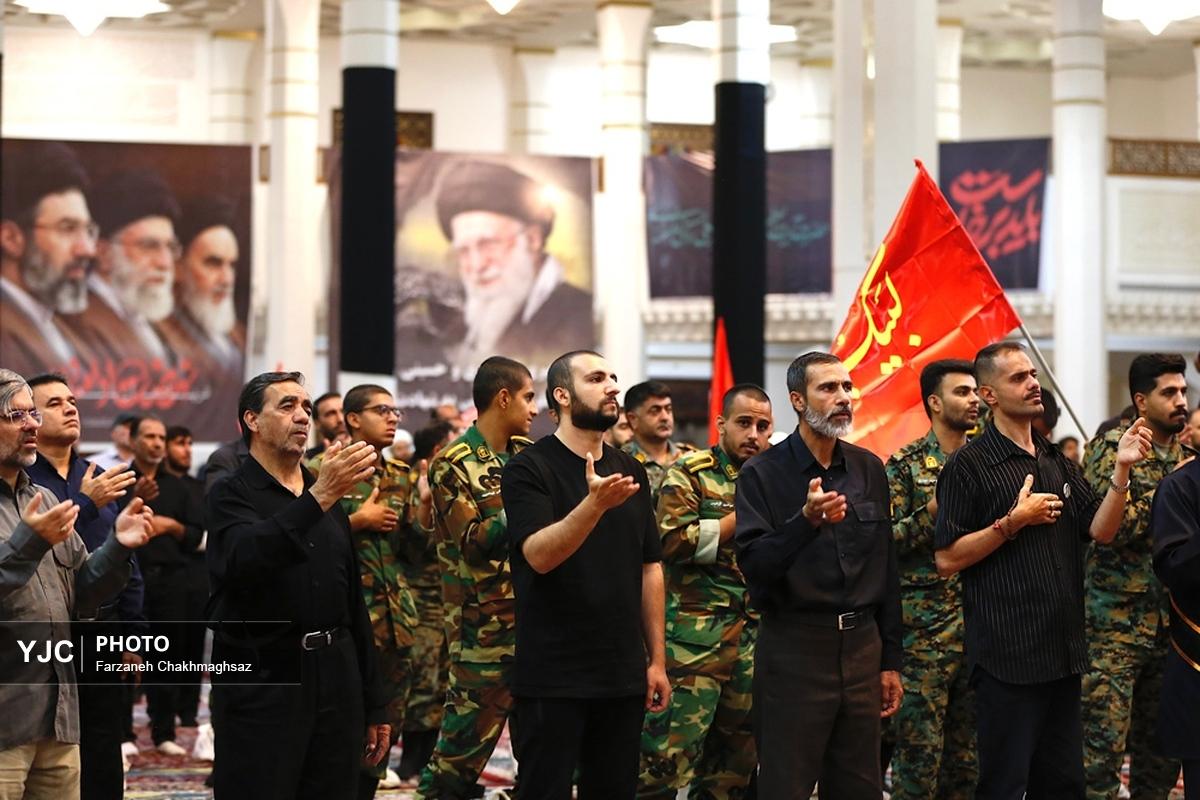 مراسم بزرگداشت رهبر شهید در حرم مطهر حضرت شاهچراغ (ع)