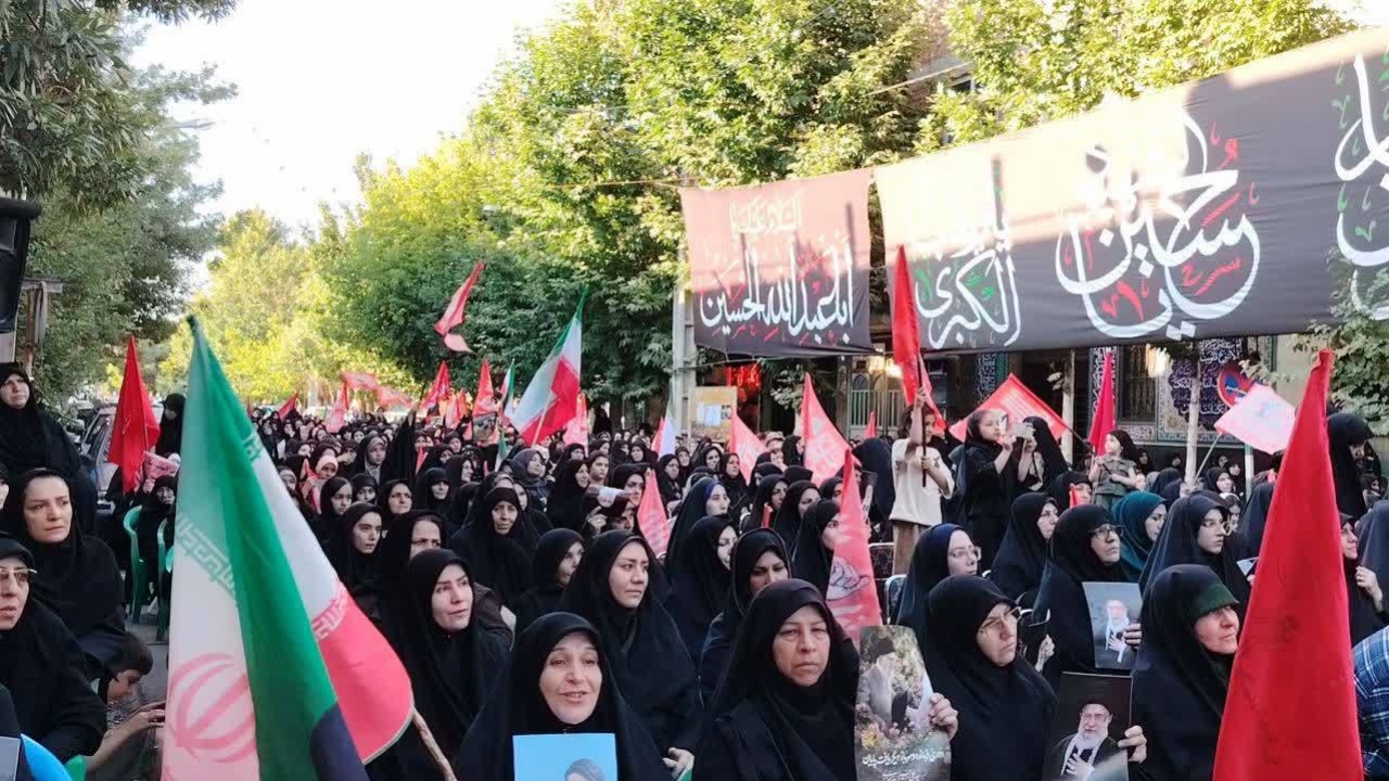 برگزاری اجتماع بزرگ زینبیون در سلماس + تصاویر