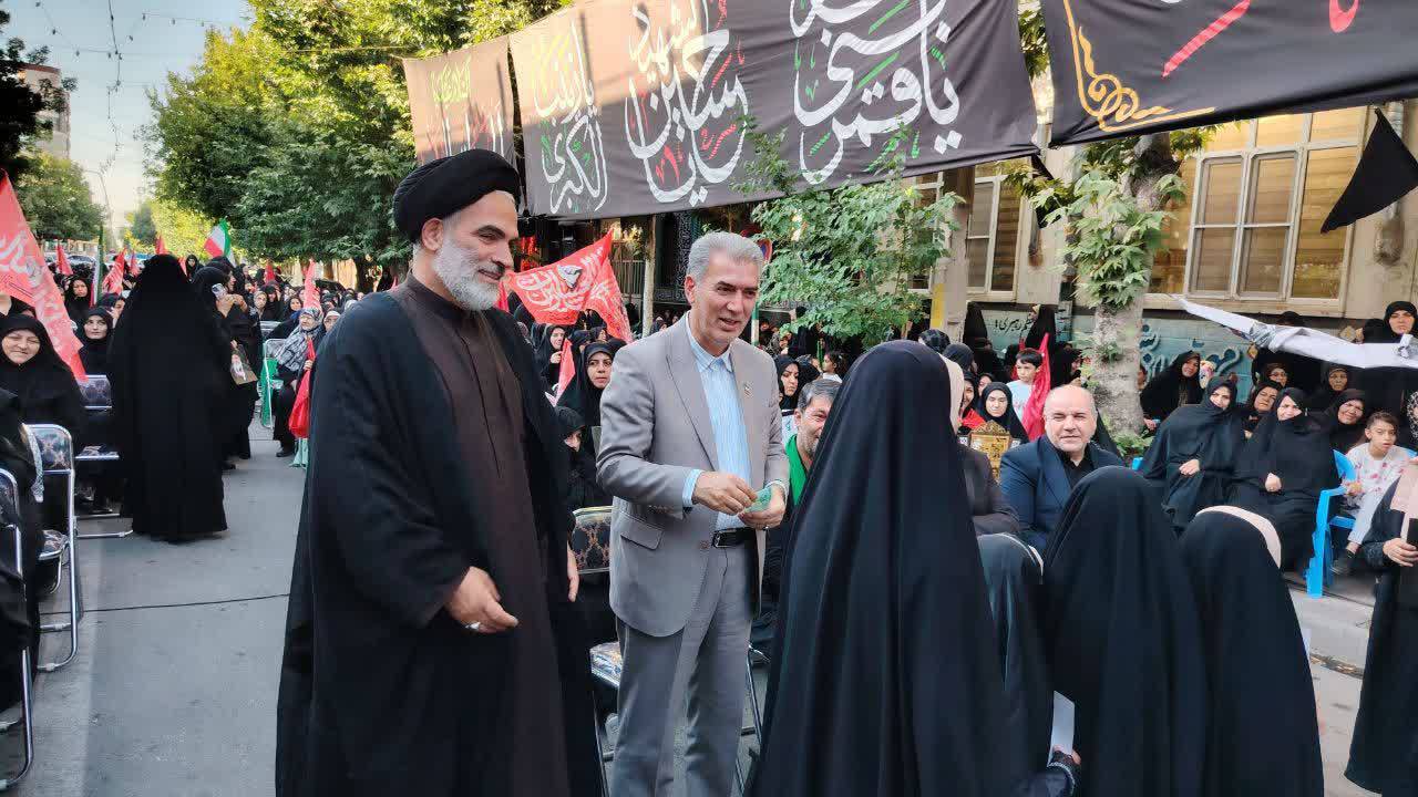 برگزاری اجتماع بزرگ زینبیون در سلماس + تصاویر
