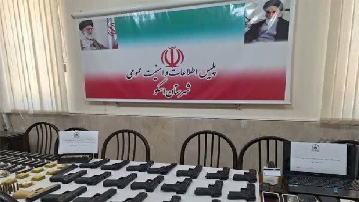 باشگاه خبرنگاران -کشف ۲۱ قبضه کلت جنگی در شهرستان اسکو