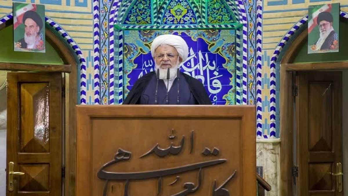 باشگاه خبرنگاران -تأکید امام‌جمعه یزد بر عدم پذیرش سلطه آمریکا