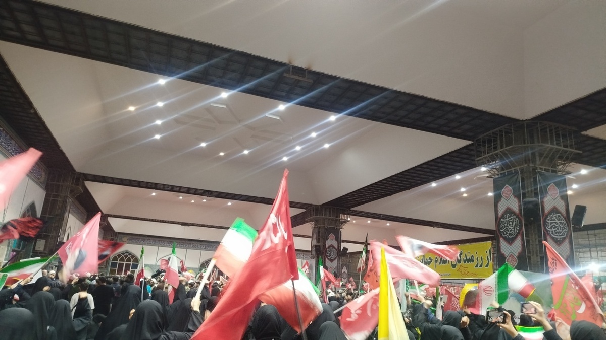 باشگاه خبرنگاران -برگزاری مراسم هفتمین روز  رهبر شهید در مصلی اهواز+فیلم