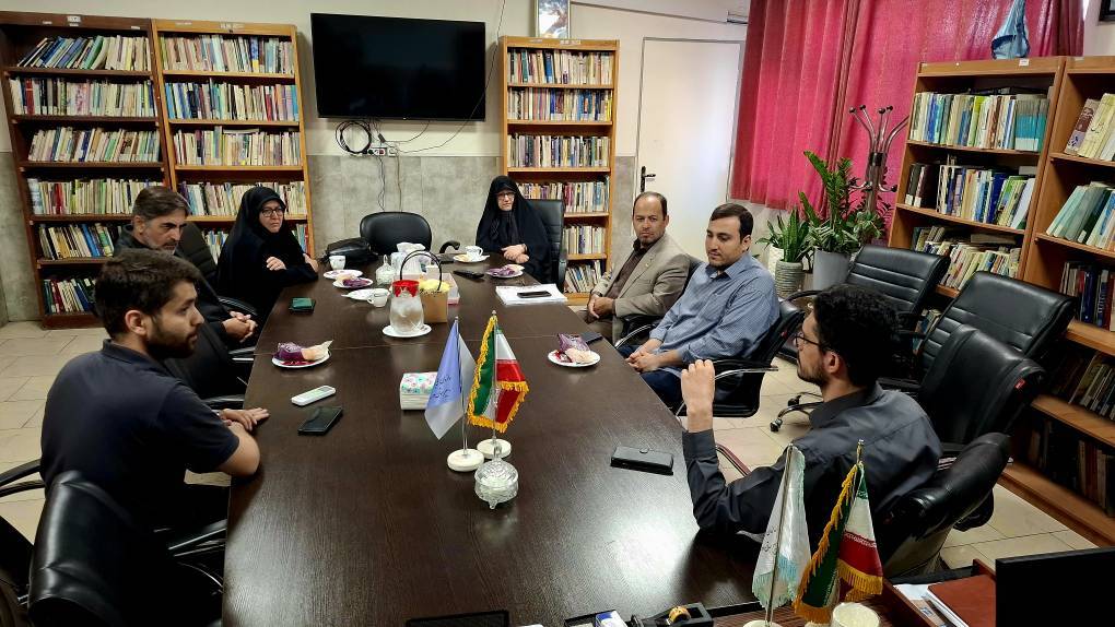 برگزاری نمایشگاه فانوس در دبیرستان علامه حلی به نام شهید ماکان نصیری