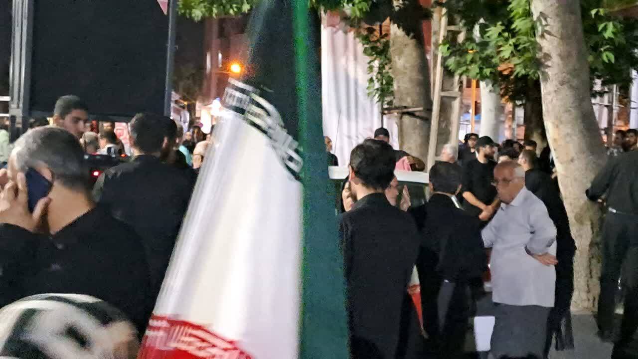 تجمعات شبانه مردم انقلابی خوی در میدان مقاومت + عکس تجمعات شبانه مردم انقلابی خوی در میدان مقاومت + عکس