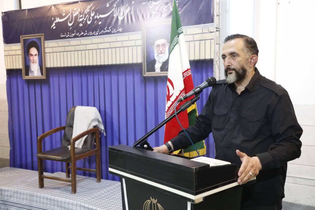 ادای احترام فرهنگیان استان قم به رهبر شهید انقلاب