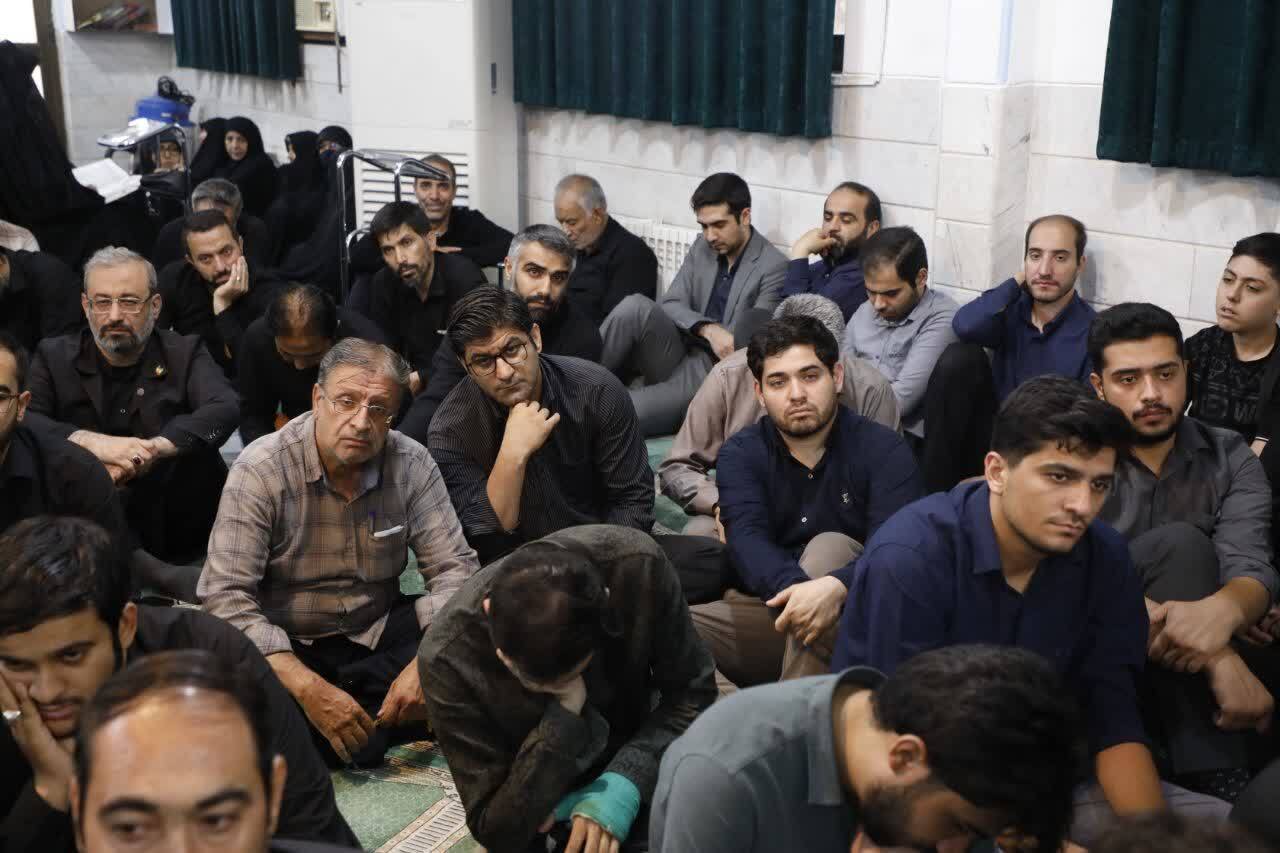 ادای احترام فرهنگیان استان قم به رهبر شهید انقلاب