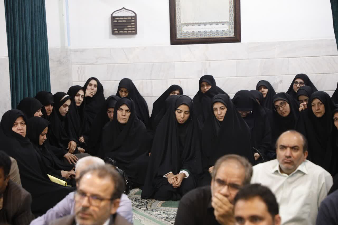 ادای احترام فرهنگیان استان قم به رهبر شهید انقلاب