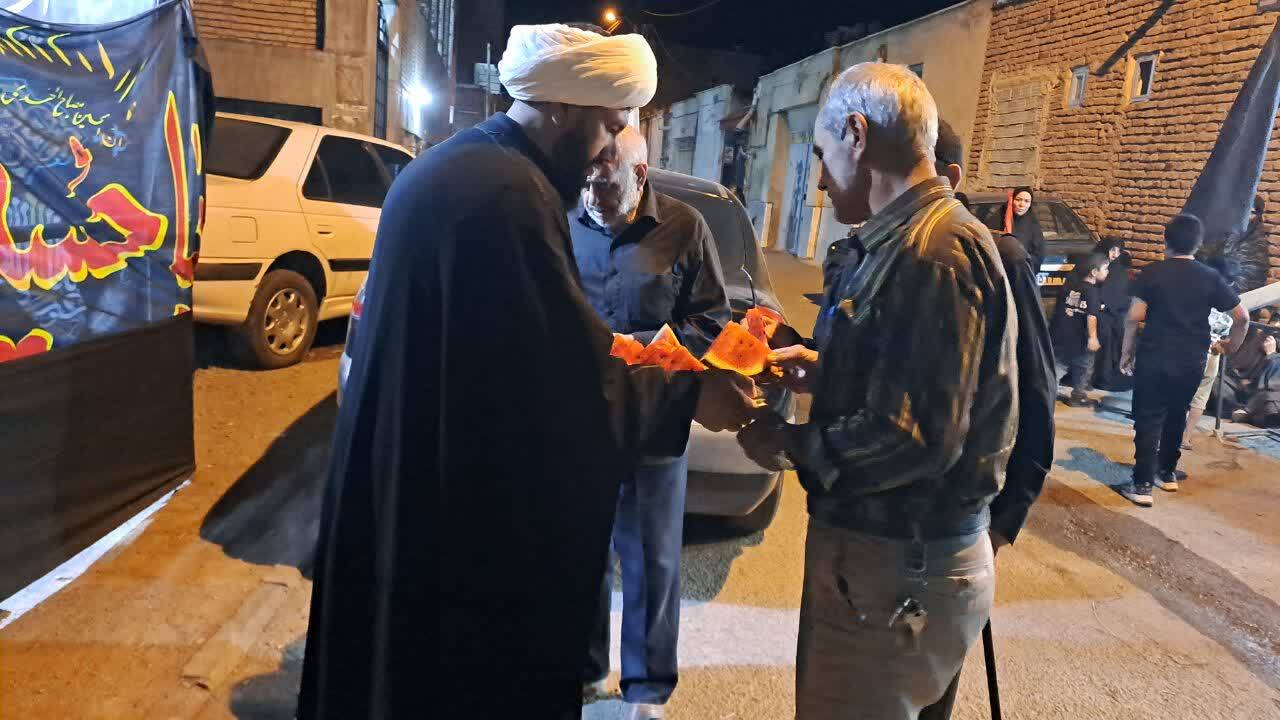 عزاداری خیابانی هیئت حضرت ابوالفضل (ع) خوی در شب تاسوعای حسینی