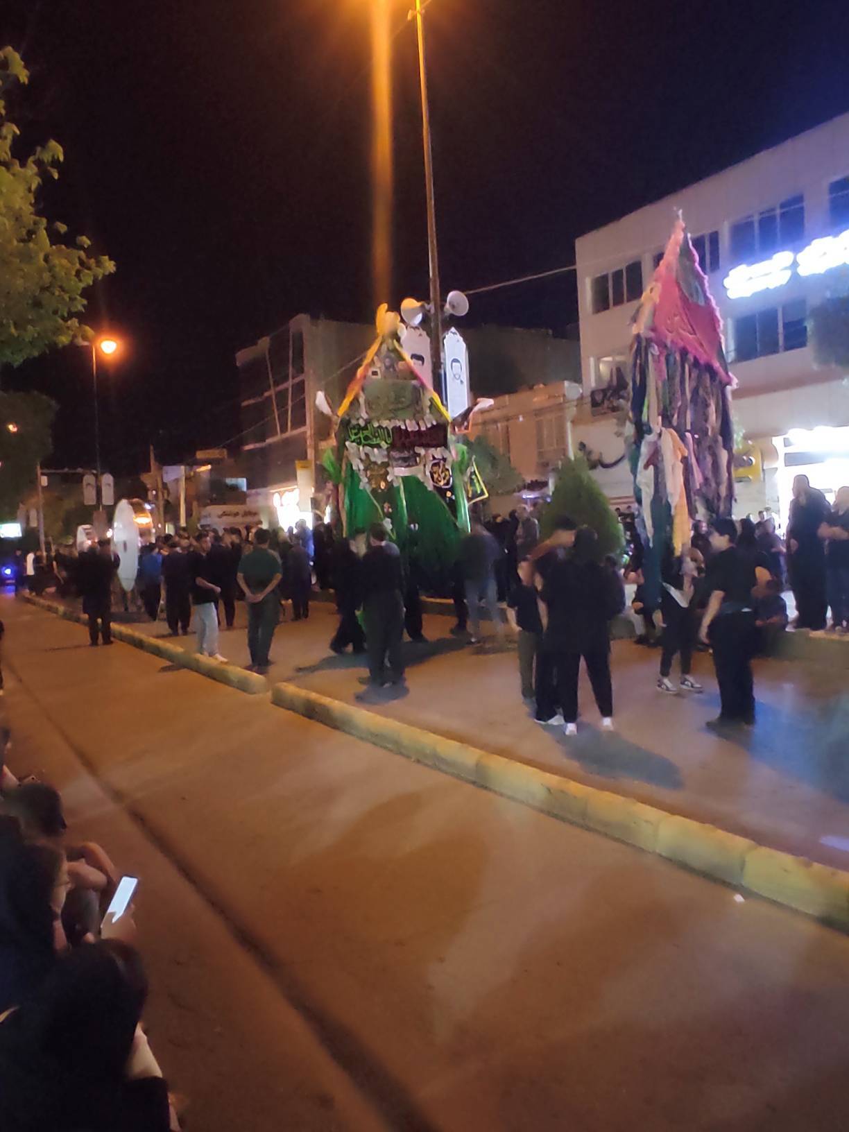 تجمع عظیم عزاداران حسینی در قروه همزمان با شب تاسوعا