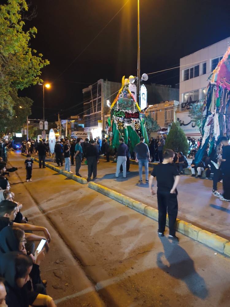 تجمع عظیم عزاداران حسینی در قروه همزمان با شب تاسوعا