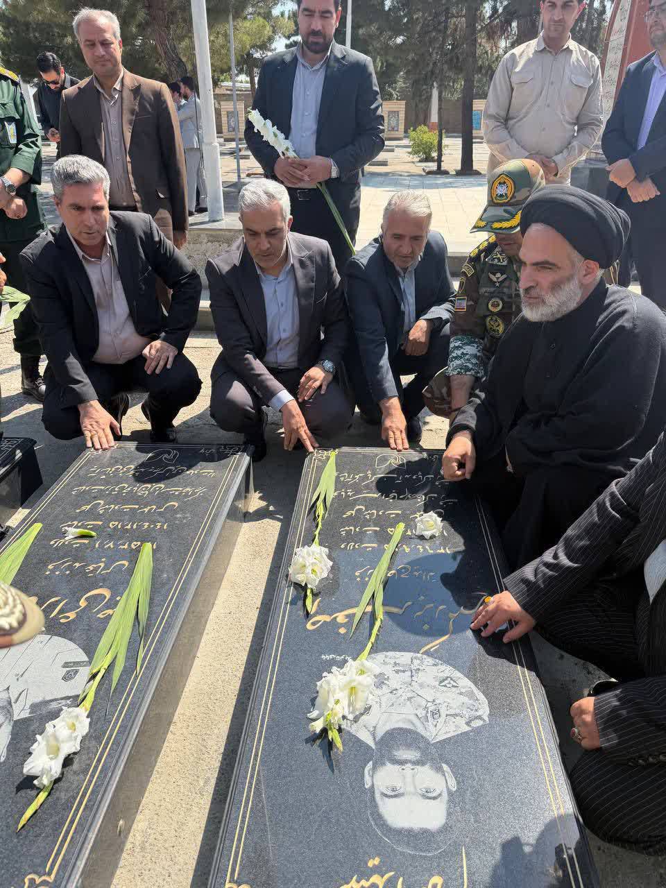 تجدید میثاق فرماندار جدید سلماس با آرمانهای امام راحل و شهدا + تصاویر تجدید میثاق فرماندار جدید سلماس با آرمانهای امام راحل و شهدا + تصاویر