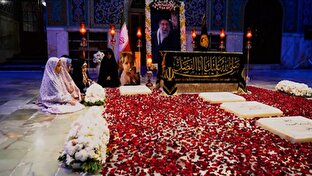 حضور دختران خردسال بر مزار شهید زهرا محمدی گلپایگانی + فیلم