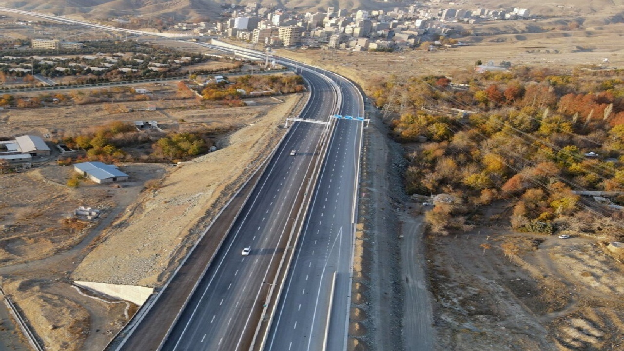 قطعه سوم آزادراه شهید سلیمانی کرج زیر بار ترافیک رفت