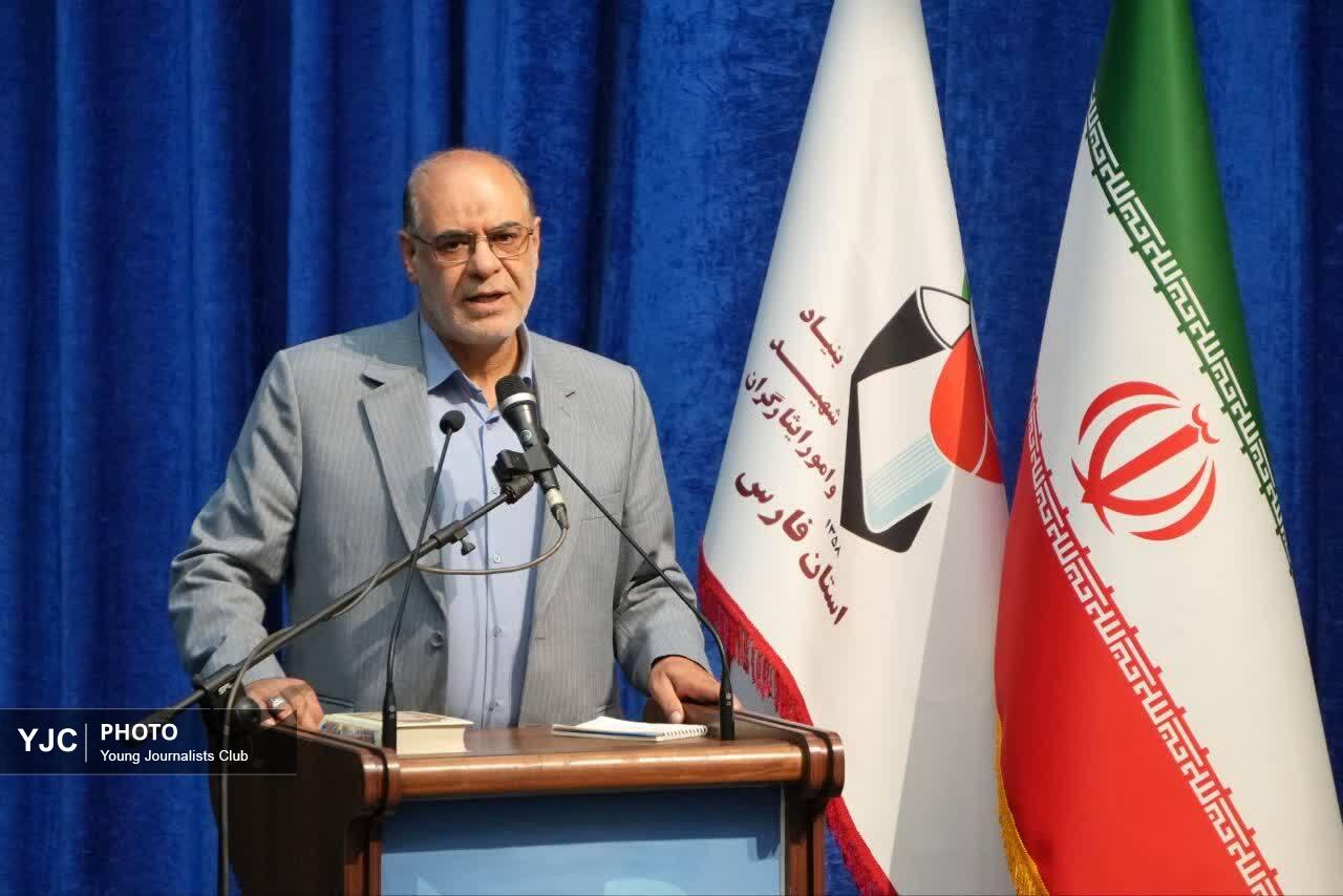 شاعران زنجیره حقیقت ایثار و مقاومت را روایت میکنند شاعران زنجیره حقیقت ایثار و مقاومت را روایت میکنند