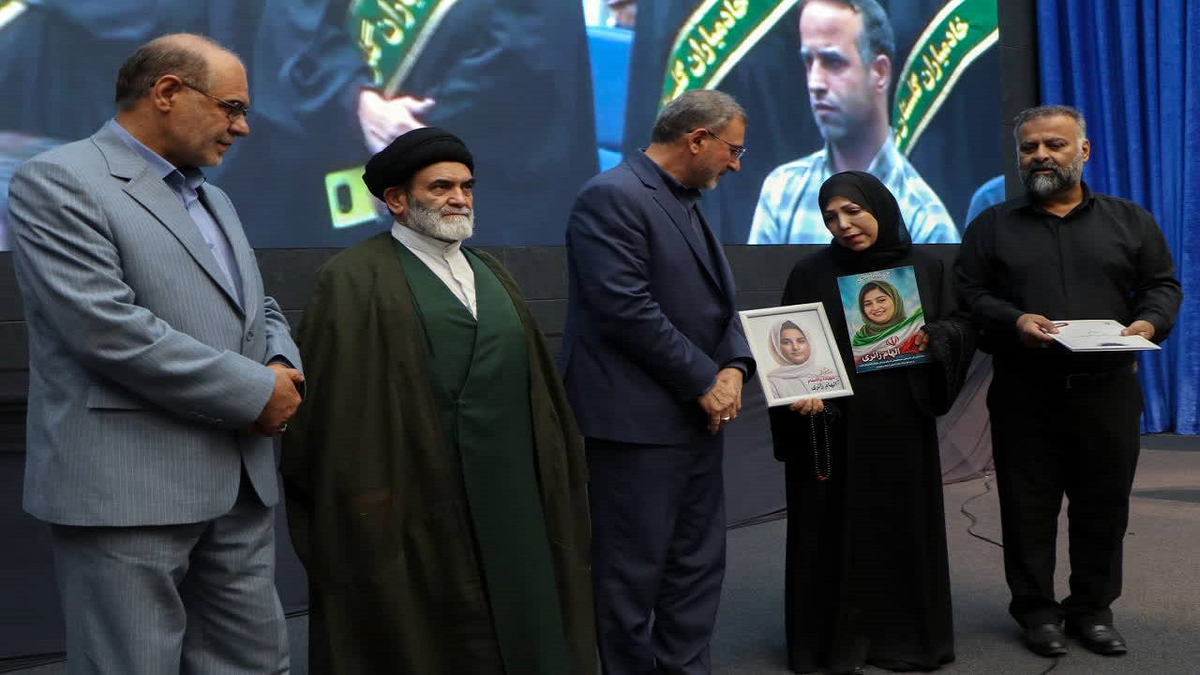 باشگاه خبرنگاران -دهمین کنگره ملی شعر ایثار با معرفی برگزیدگان به کار خود پایان داد