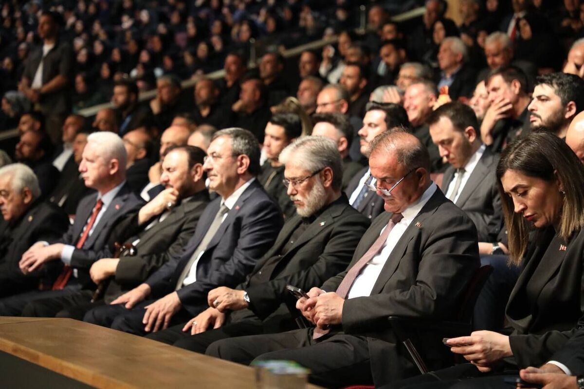 باشگاه خبرنگاران -وزیر علوم: در کشور من، یکی‌ از اولاد حسین بن علی به دست یزید زمان شهید شد