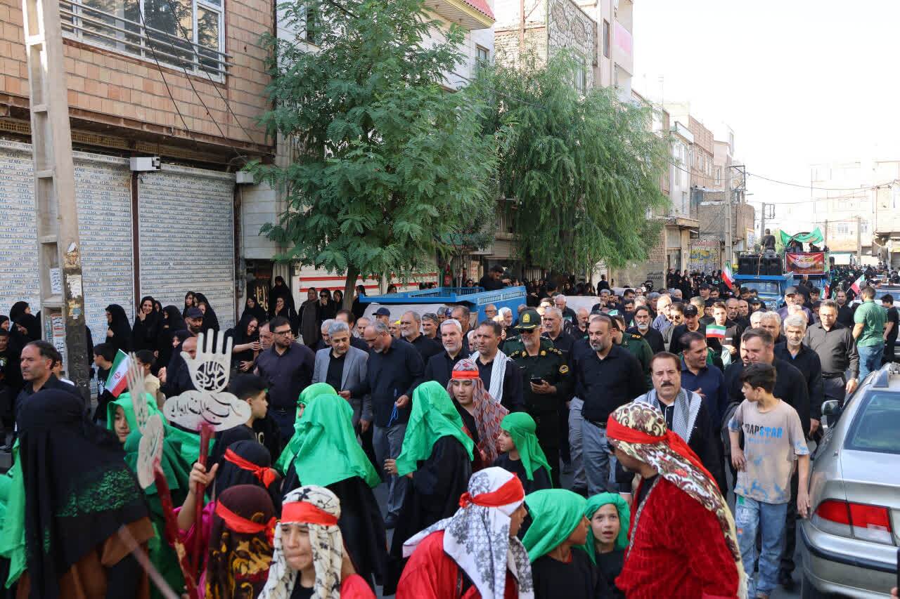 برگزاری حماسه زینبی بانوان بهارستانی در کاروان نمادین اسرای کربلا + فیلم