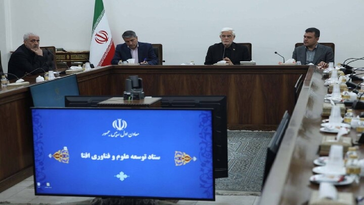 باشگاه خبرنگاران -عارف: ارتقای امنیت سایبری باید در اولویت باشد