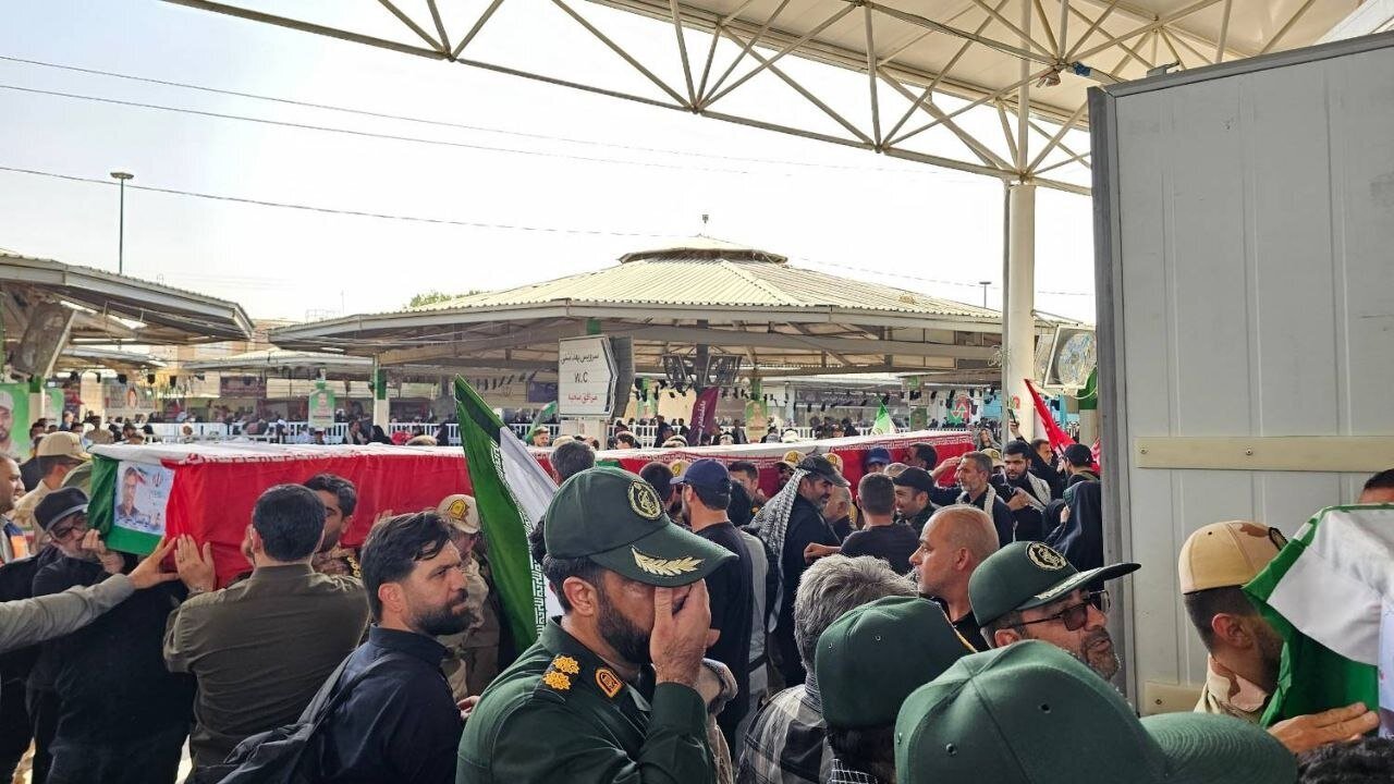 انتقال پیکر شهدای حمله آمریکایی-سعودی به عراق به پزشکی قانونی کرمانشاه