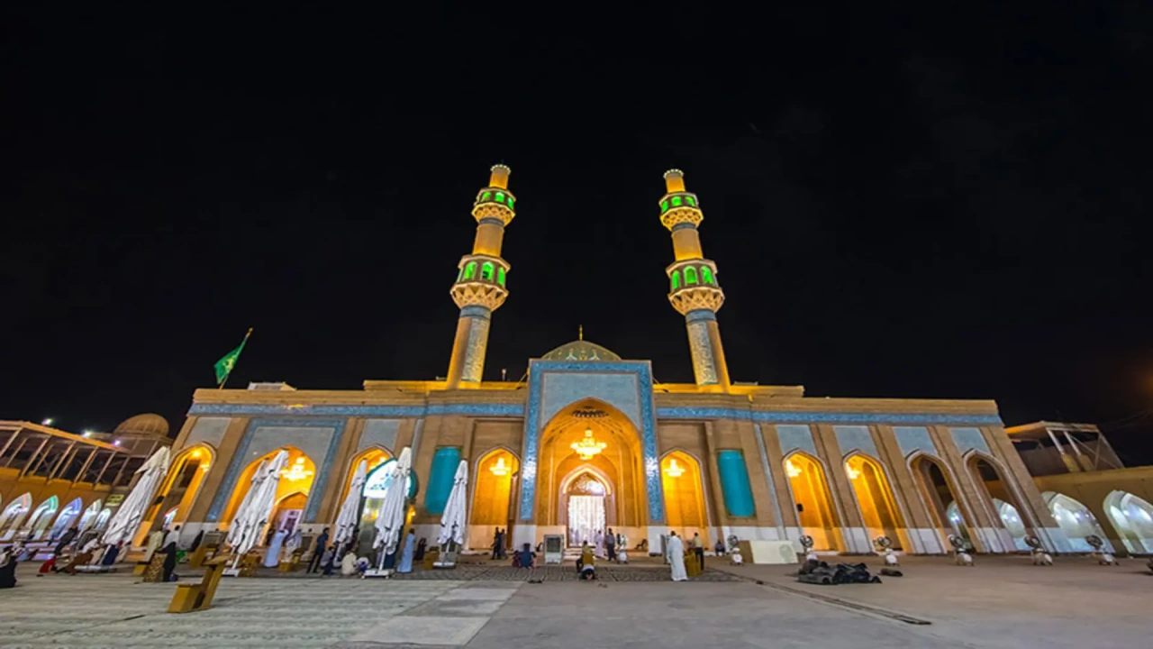 فیلمی از حضور پرشور زائران حسینی در مسجد سهله کوفه