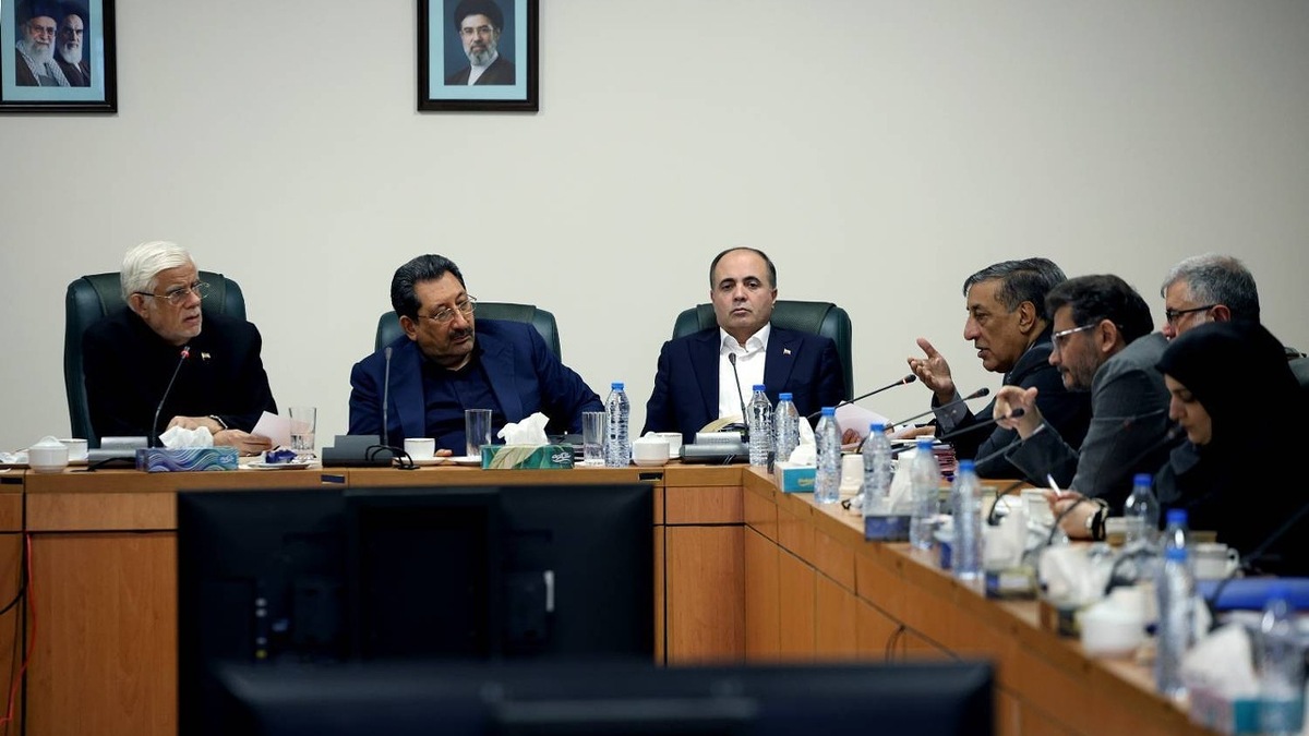 باشگاه خبرنگاران -دستور عارف برای تشدید نظارت بر بازار و مقابله با گران‌فروشی