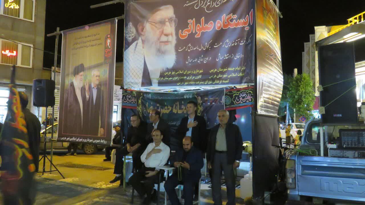 نمایی از حضور همدل و یکپارچه مردم انقلابی هریس در تجمع شبانه
