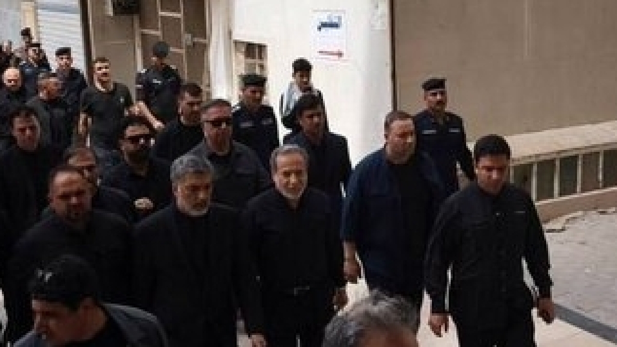 باشگاه خبرنگاران -عراقچی در نجف به پیاده‌روی اربعین پیوست