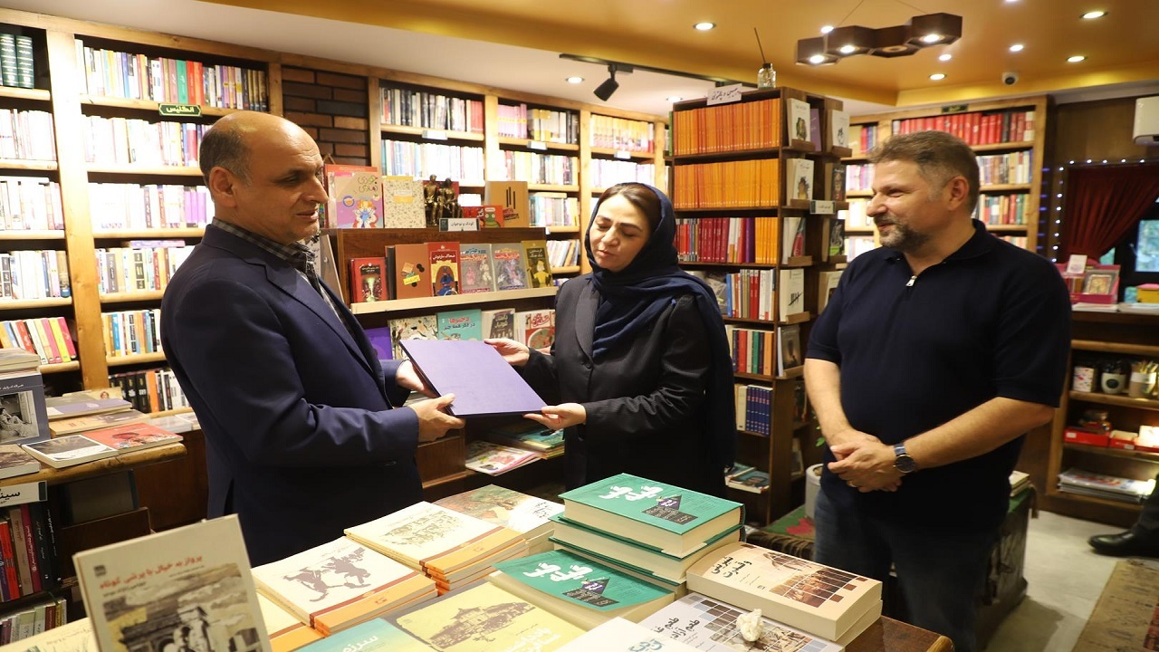 تجلیل از نشر فرهنگ ایلیا در رشت