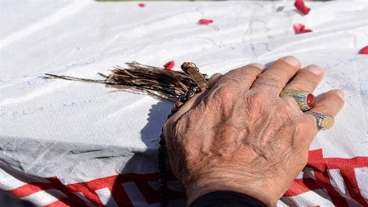 باشگاه خبرنگاران -کشف پیکر شهید حسین حوریان پس از ۴۴ سال