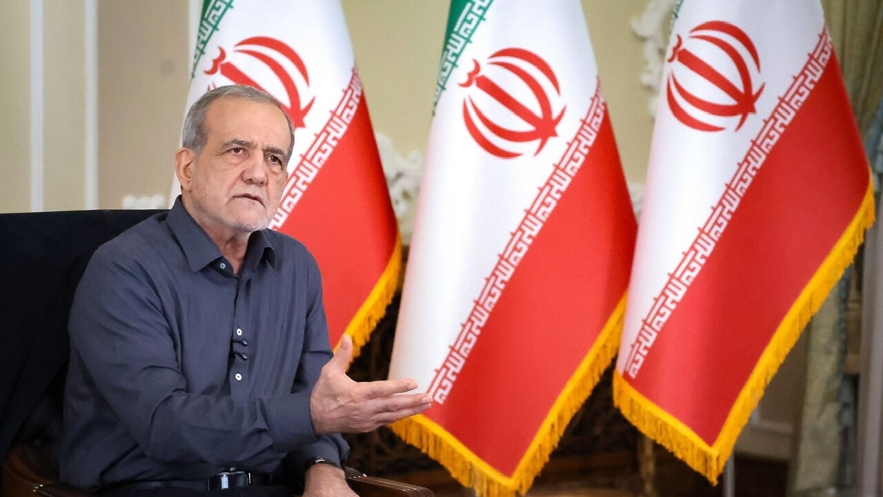 پزشکیان: وقتی می‌توانیم با گفت‌و‌گو حق خود را بگیریم، چرا این کار را نکنیم؟