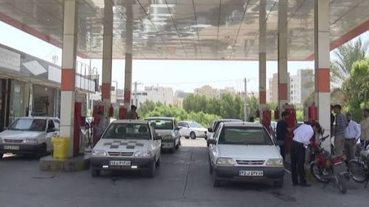 باشگاه خبرنگاران -عرضه بدون محدودیت بنزین در بندرعباس آغاز شد