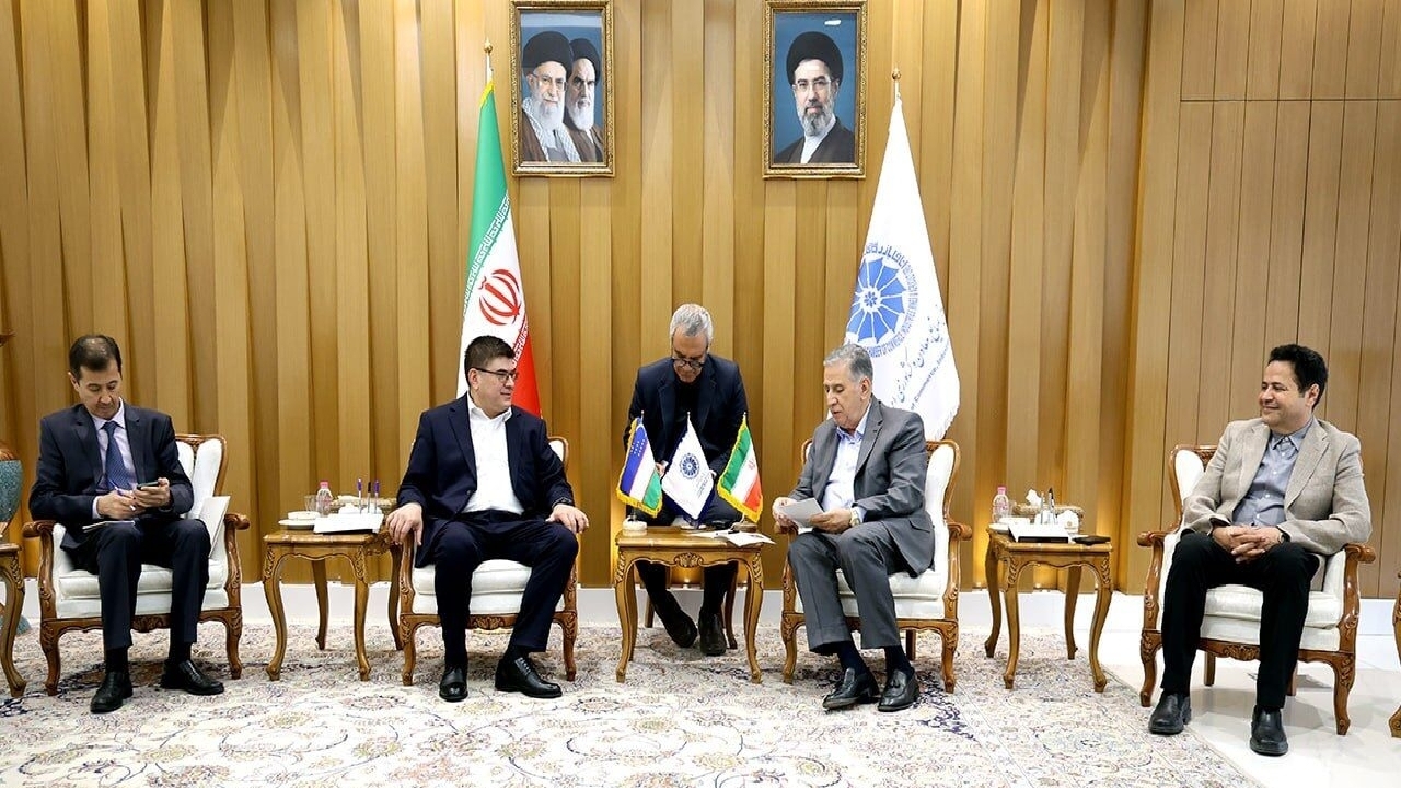 کاهش تعرفه ترانزیت کامیون‌های ازبکستان برای عبور از ایران