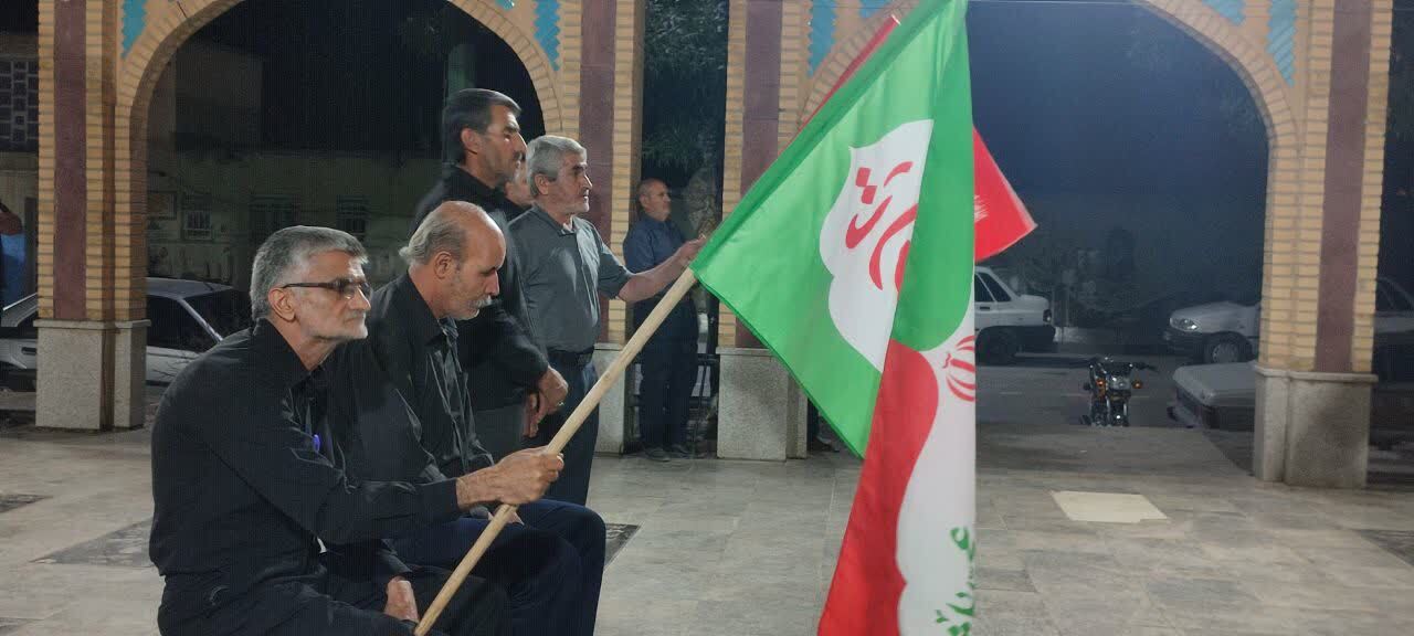 نمایی از خروش مردم انقلابی صالح آباد در تجمعات شبانه نمایی از خروش مردم انقلابی صالح آباد در تجمعات شبانه