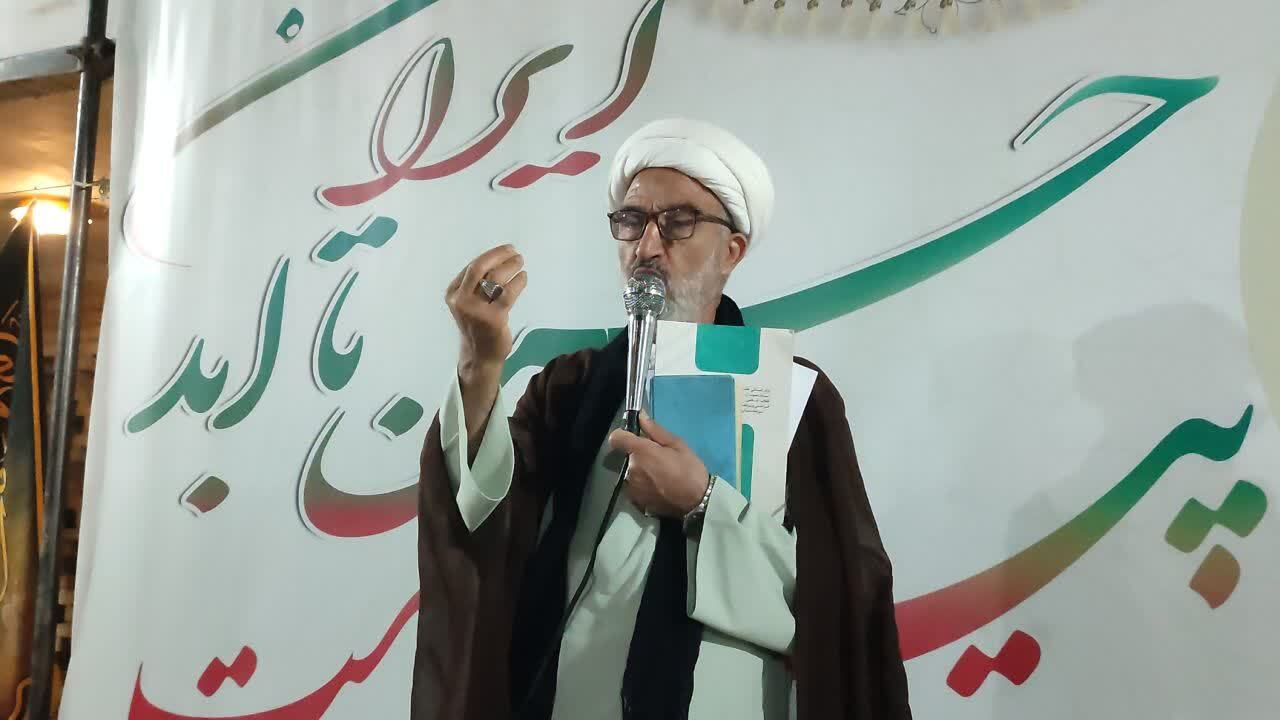 نمایی از خروش مردم انقلابی صالح آباد در تجمعات شبانه نمایی از خروش مردم انقلابی صالح آباد در تجمعات شبانه