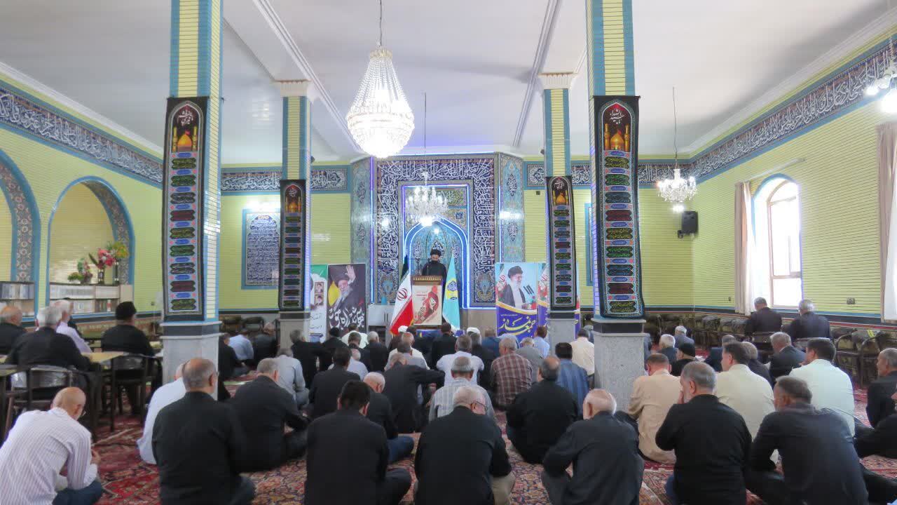 روایتی از اقامه نماز پرفیض جمعه در هریس روایتی از اقامه نماز پرفیض جمعه در هریس