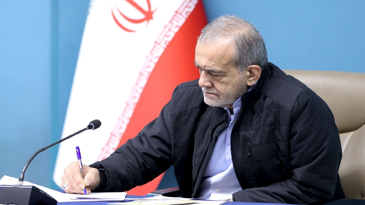 رئیس جمهور درگذشت زنده یاد اکبر عبدی را تسلیت گفت