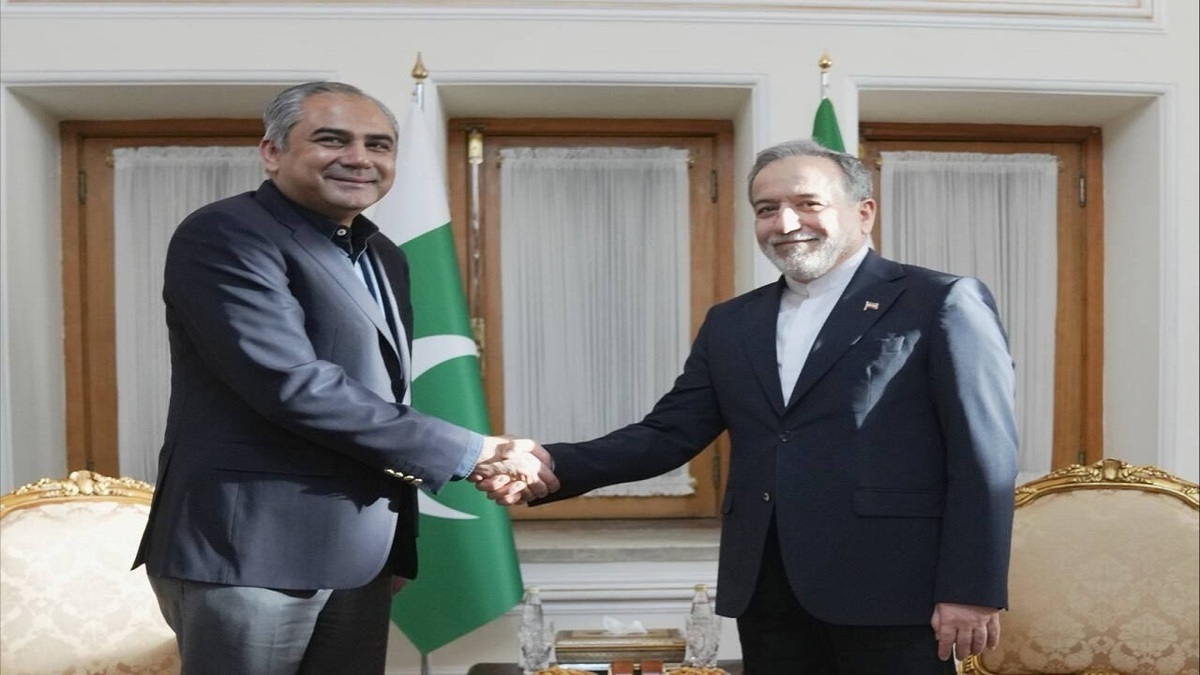 باشگاه خبرنگاران -وزیر کشور پاکستان با عراقچی دیدار کرد