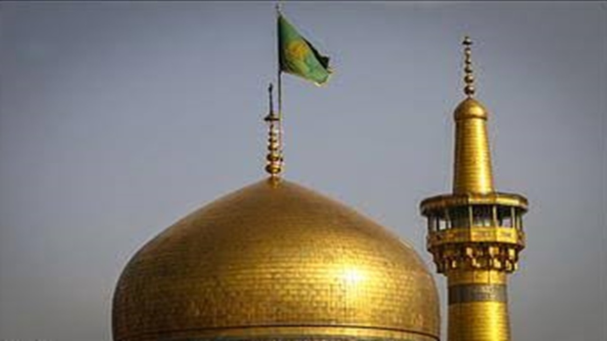 تعویض پرچم‌های عزا در حرم حضرت زینب (س) به مناسبت آغاز ماه ربیع‌الاول + فیلم